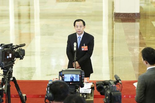 陸昊在全國(guó)兩會(huì)“部長(zhǎng)通道”答記者問(wèn) 陸昊在全國(guó)兩會(huì)“部長(zhǎng)通道”答記者問(wèn)